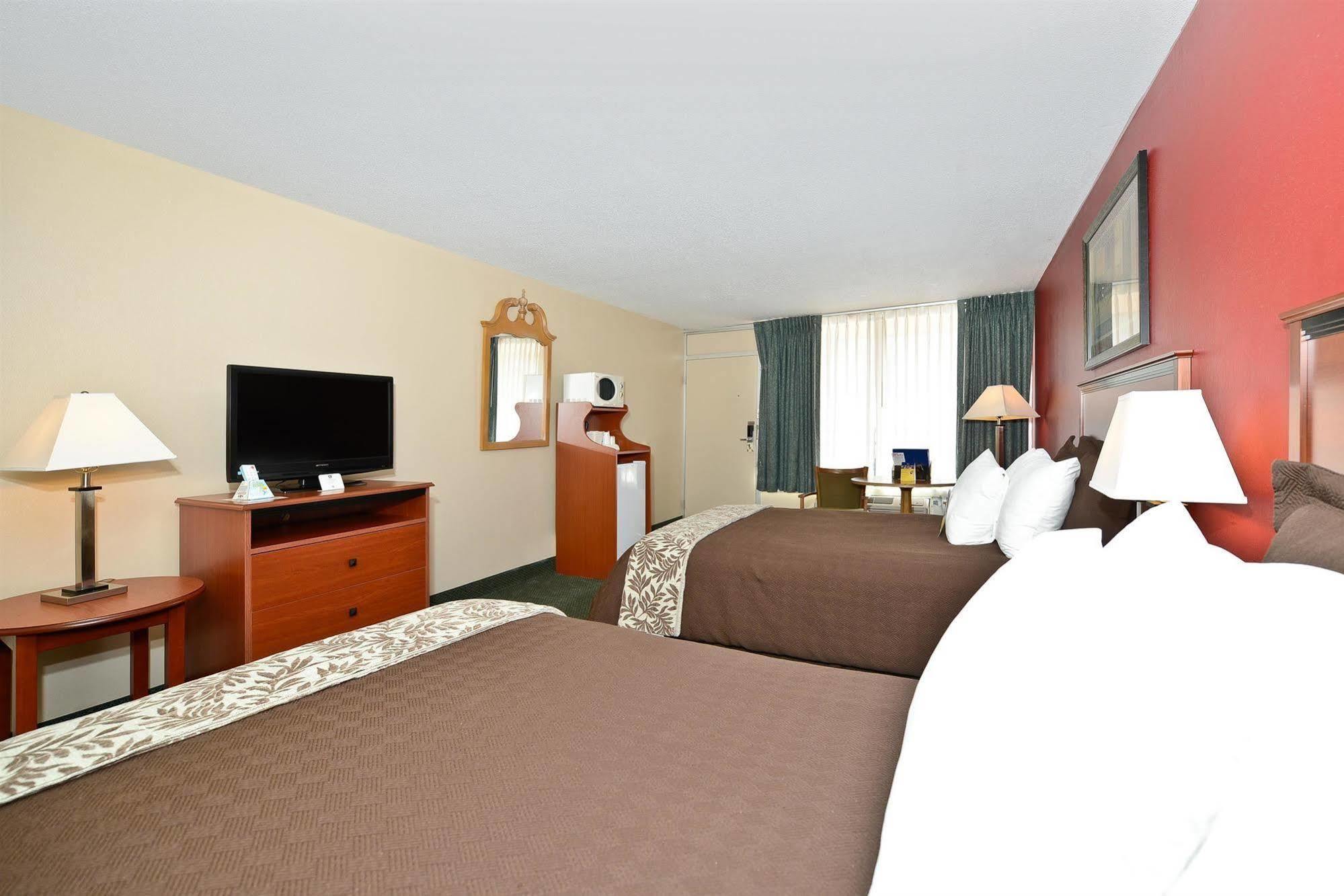 แม็คนูสัน โฮเต็ล เมาน์เท็นวิว Hotel โควิงตัน ภายนอก รูปภาพ